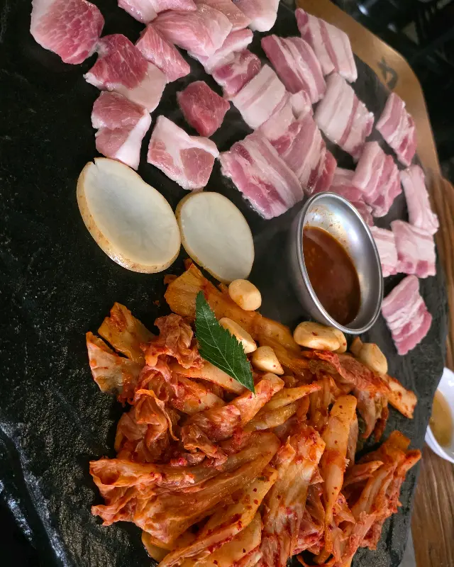 육즙 가득한 삼겹살