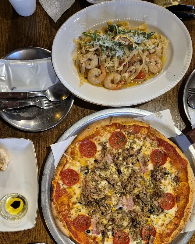 반반피자와 딱새우 비스크 파스타