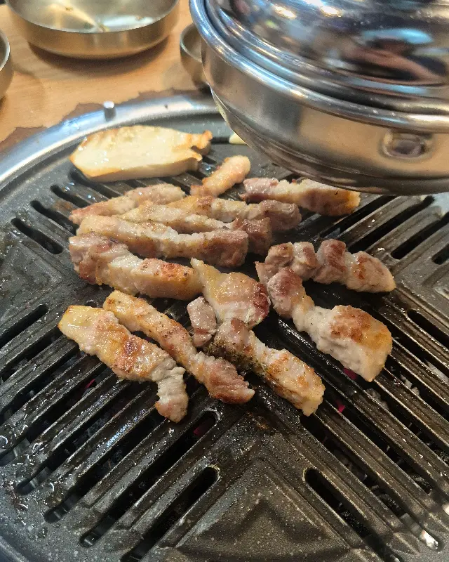 숯불에 구워지는 돼지갈비