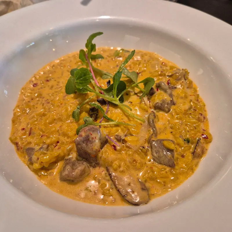 풍미가 장난 아닌 버섯 부채살 리조또