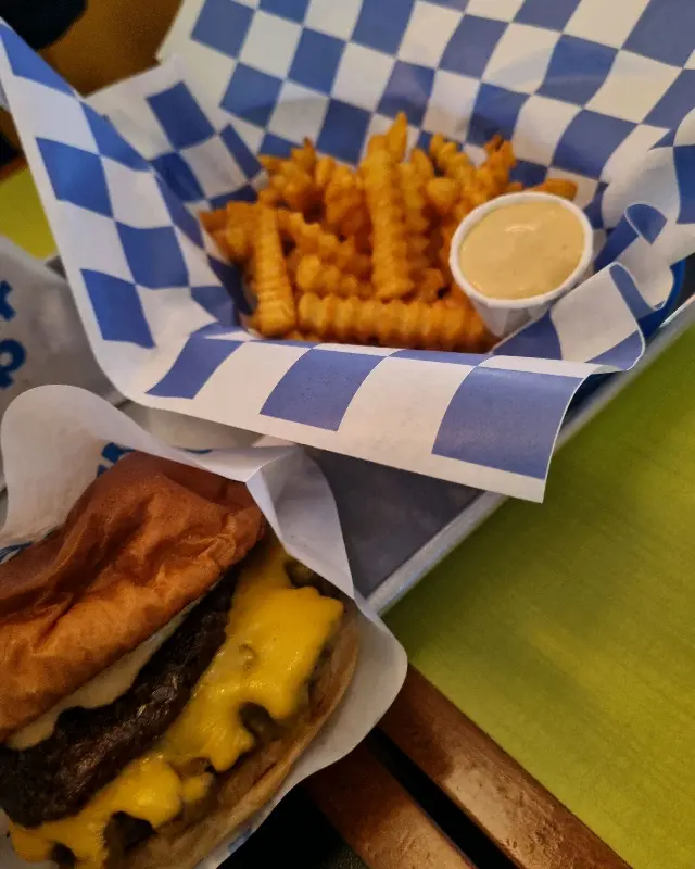 바삭하고 짭짤한 감자튀김