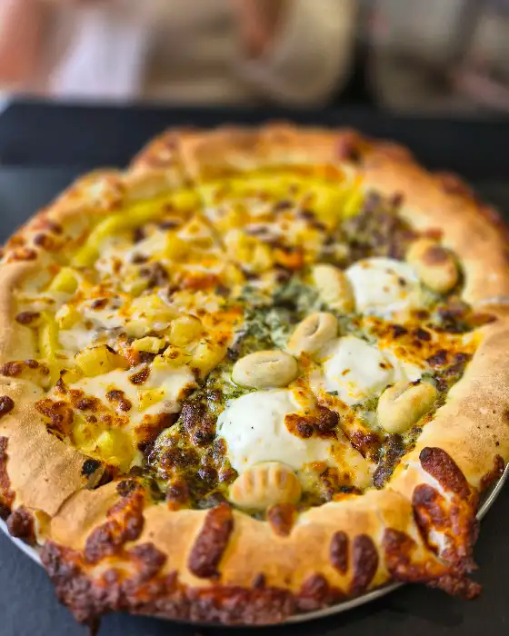 반반 피자 비주얼