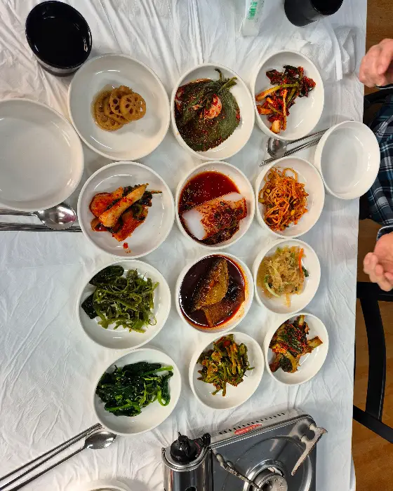 다양한 반찬 구성