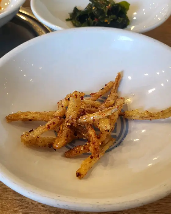 바삭한 멸치 튀김