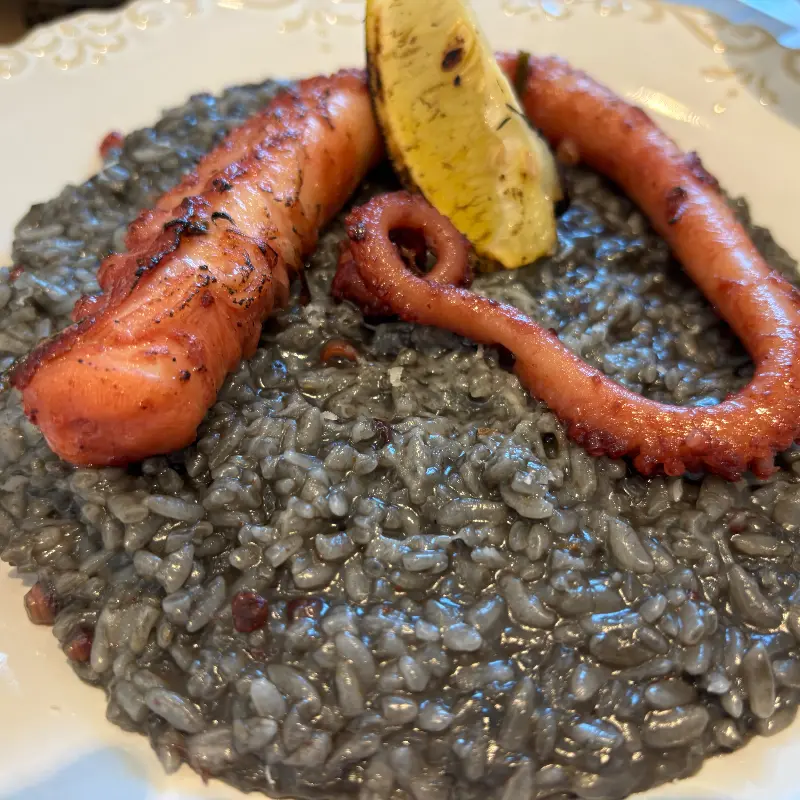 윤기가 좌르르 흐르는 뽈뽀 먹물 리조또