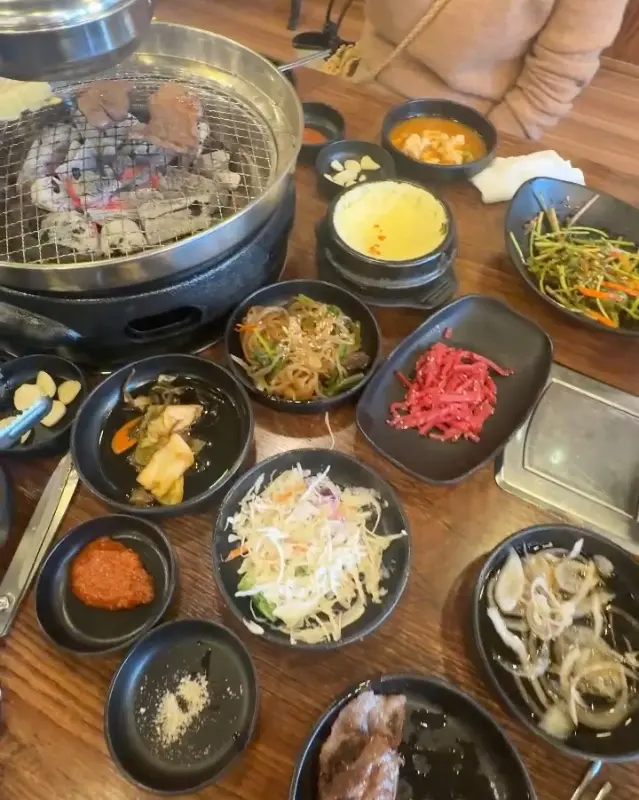 맛있게 익은 돼지갈비