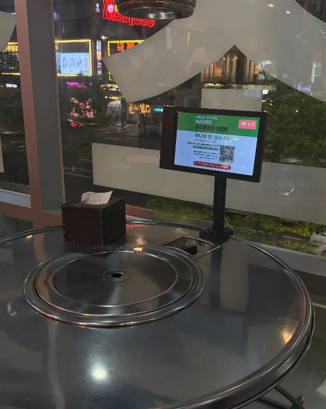 깔끔하게 정돈된 테이블