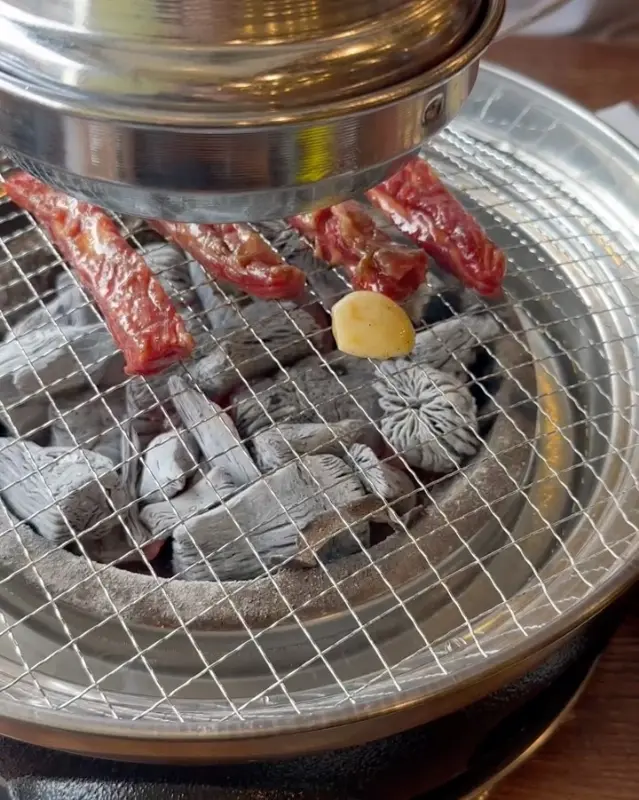 고기 굽는 모습