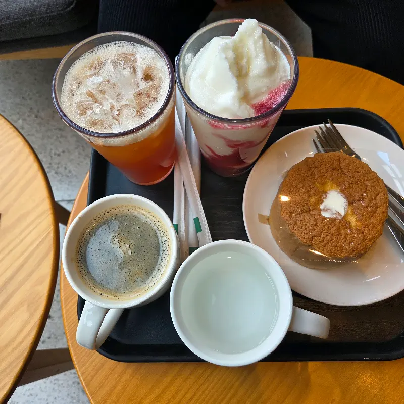 다양한 음료와 디저트