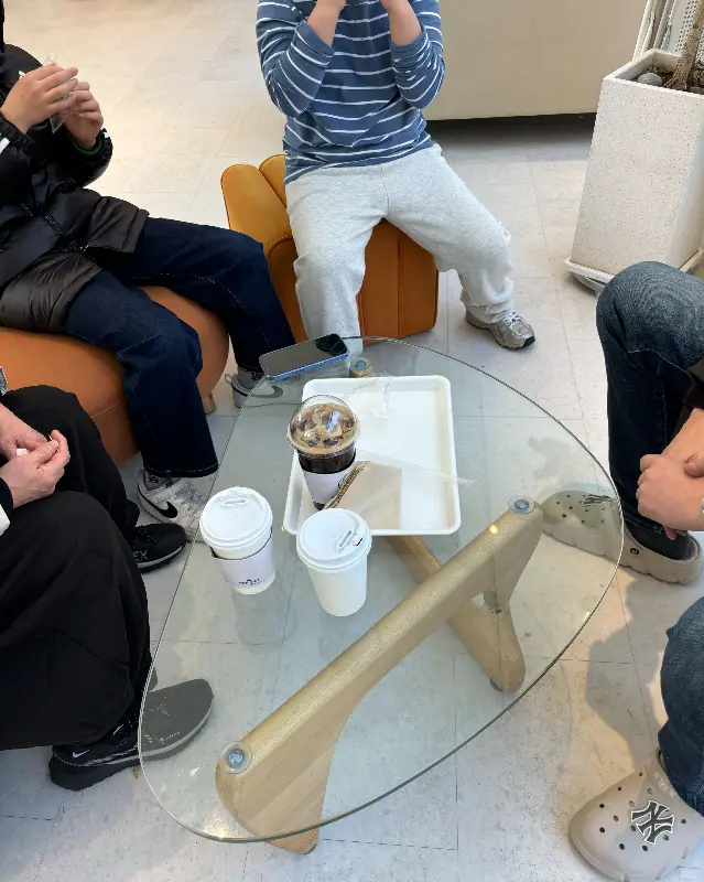 편안한 분위기의 카페 내부