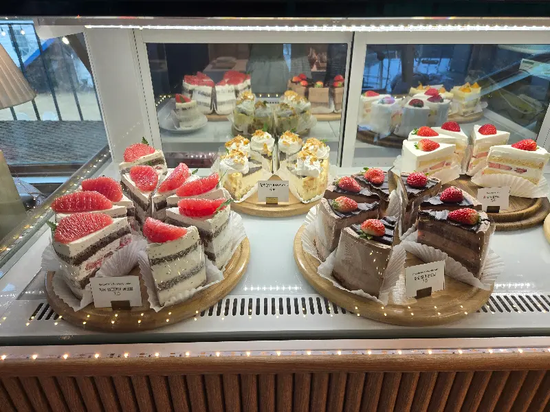 카페 내부 인테리어