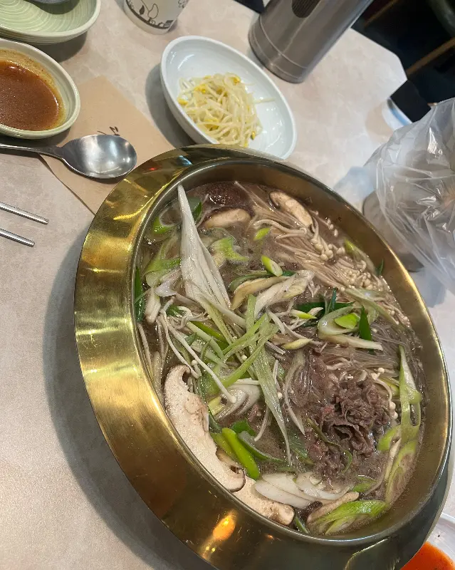 버섯과 채소가 듬뿍 들어간 불고기 전골
