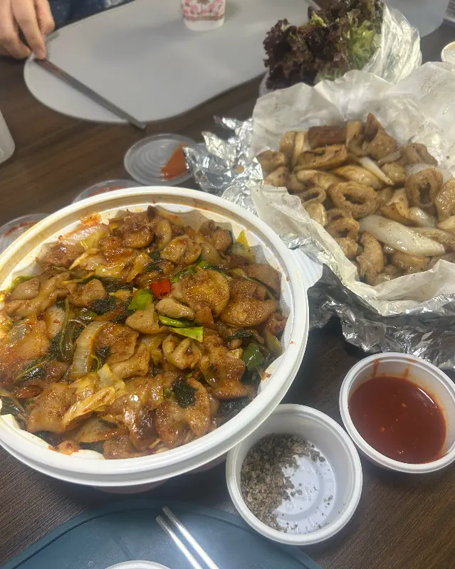 야채 곱창과 소금 막창의 환상적인 조합