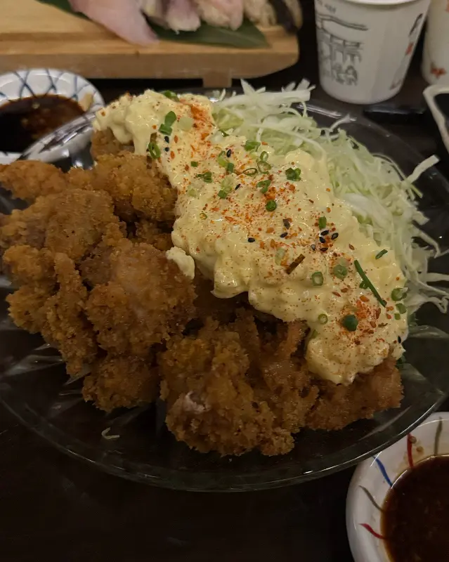 담백한 튀김 옷을 입은 치킨 난반