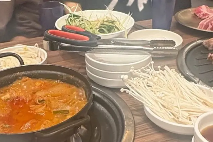 고기와 함께 즐기는 김치찌개
