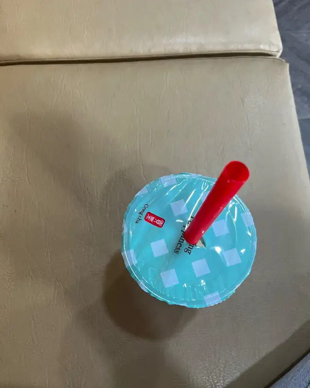 깔끔하게 포장된 공차 음료