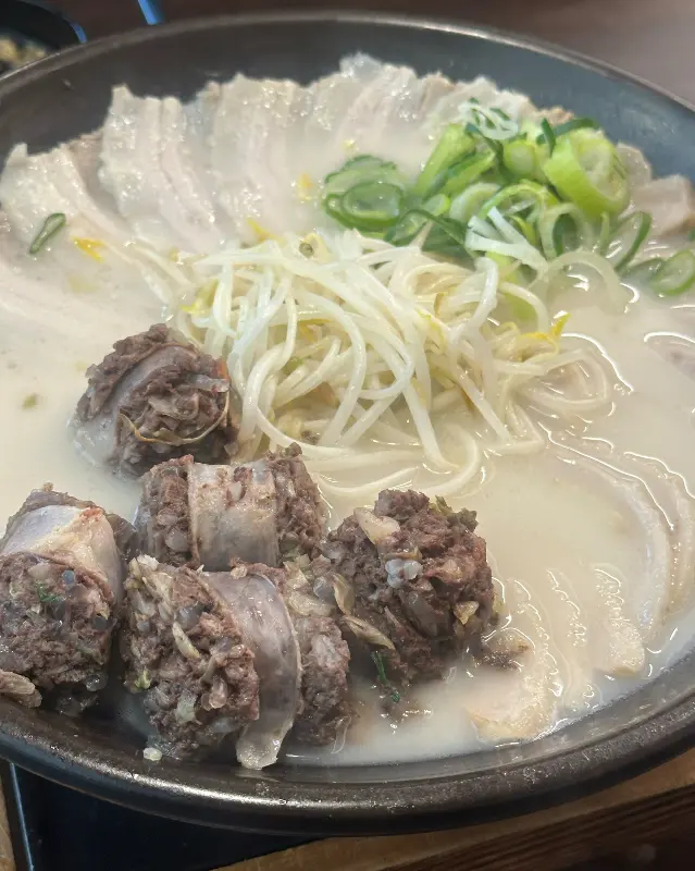 푸짐한 순대국밥