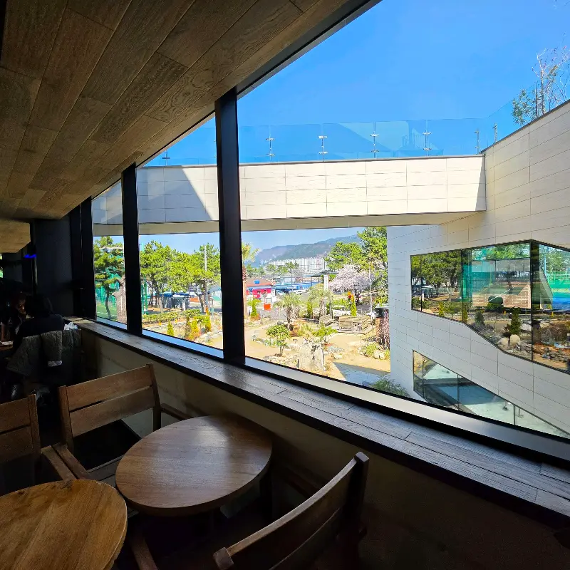 창밖으로 보이는 풍경