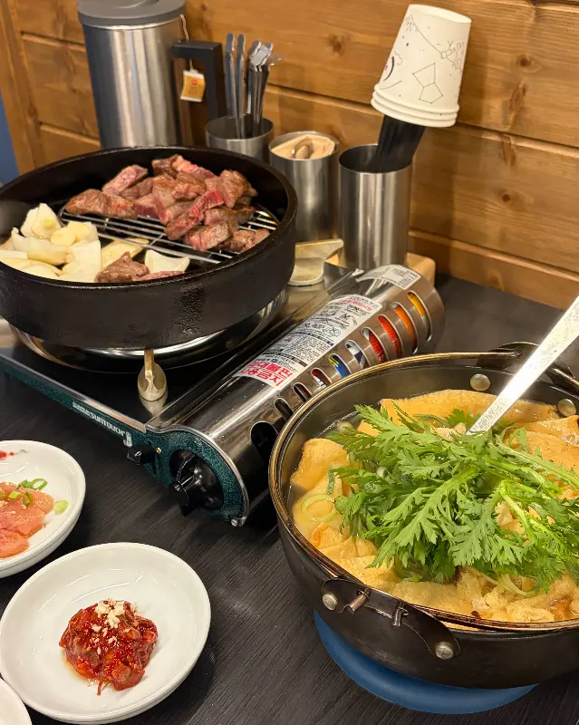 한 상 가득 차려진 음식