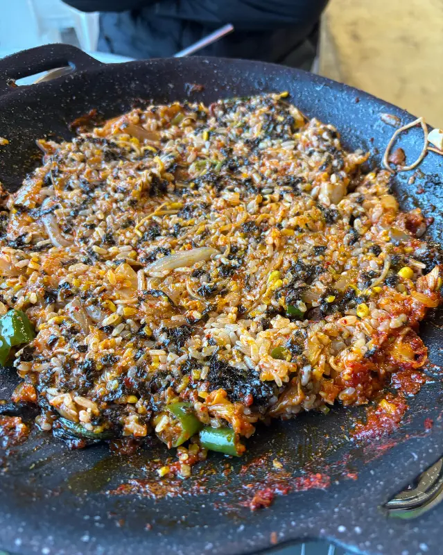 돌문어삼합 먹고 남은 양념에 볶음밥은 무조건!