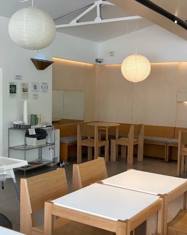 카페 내부 인테리어