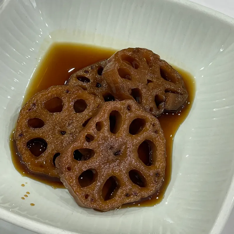 달콤 짭짤한 맛이 매력적인 연근 조림