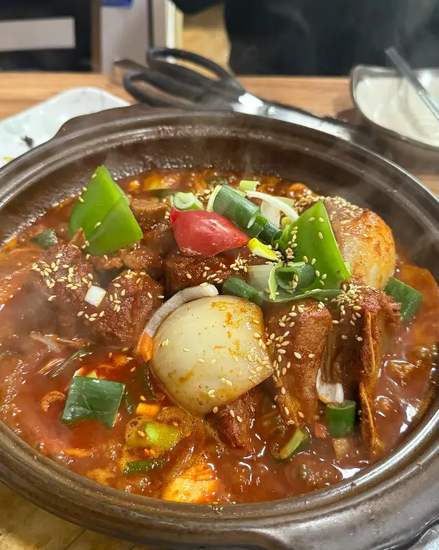 보글보글 끓는 갈비찜