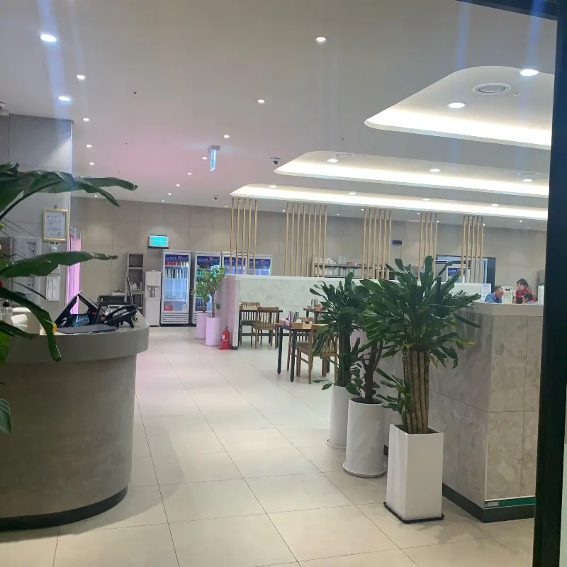 넓고 깔끔한 서부농협한우프라자 내부