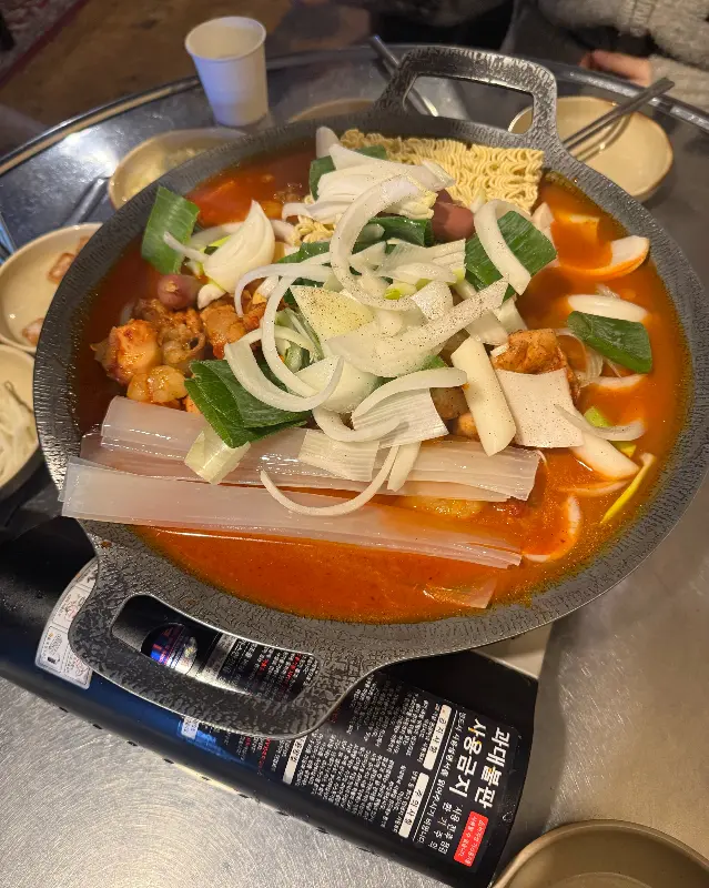 닭고기와 곱창이 가득한 곱도리탕