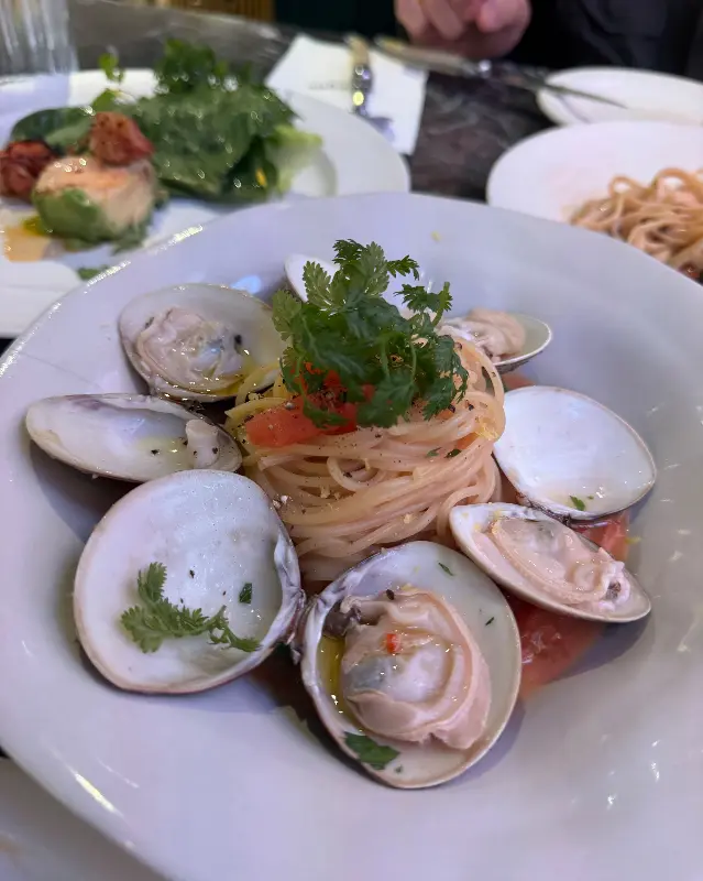 싱싱한 조개가 듬뿍 들어간 봉골레 파스타