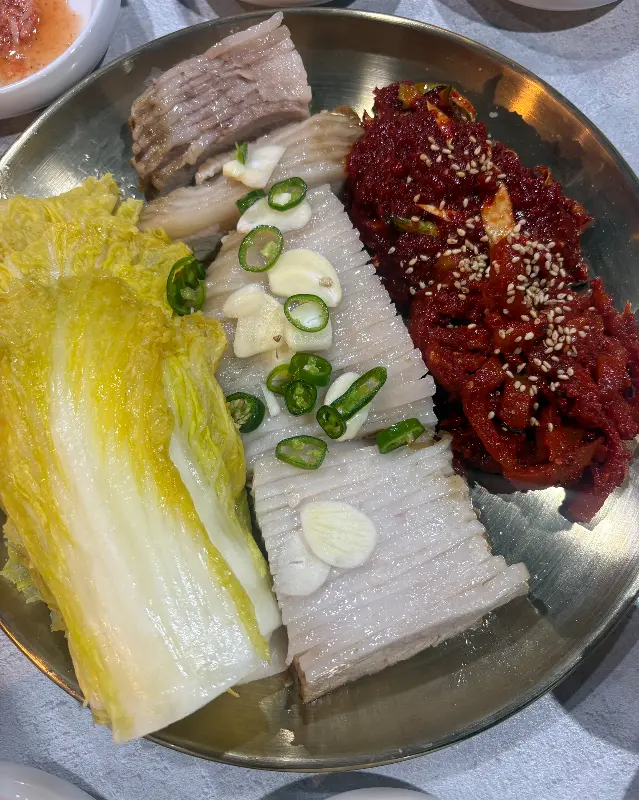 윤기가 흐르는 보쌈