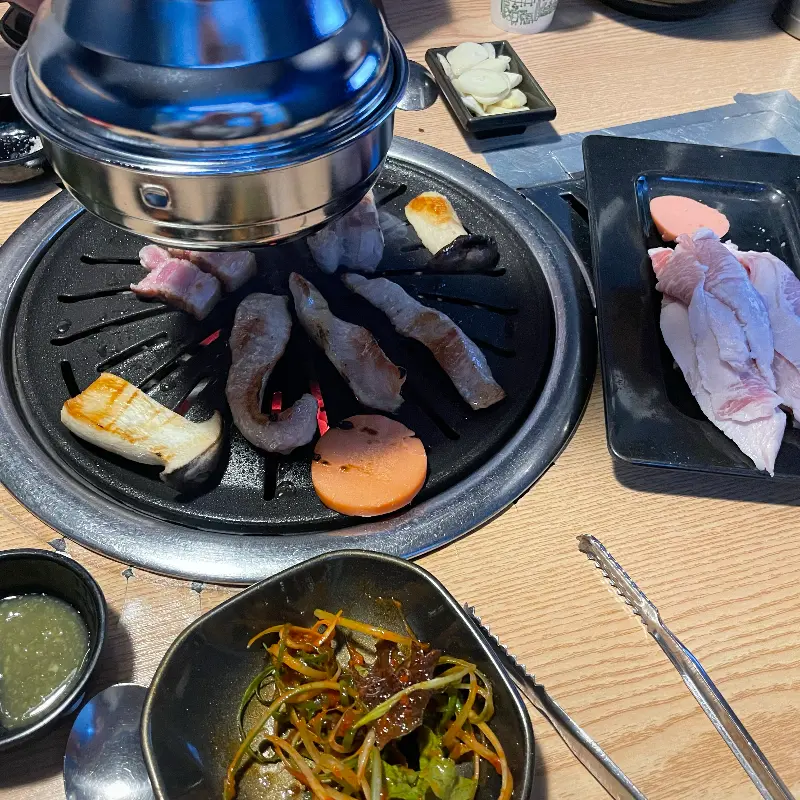 고기와 함께 구워먹는 버섯과 양파