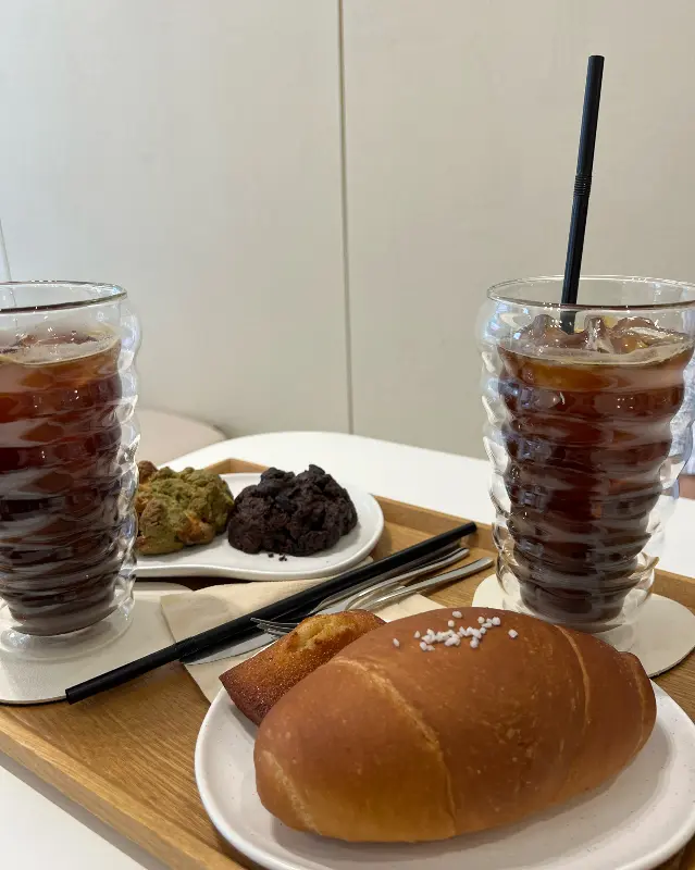 카프레제와 소금빵