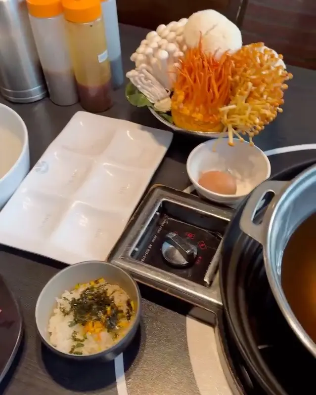 다양한 종류의 버섯 모듬