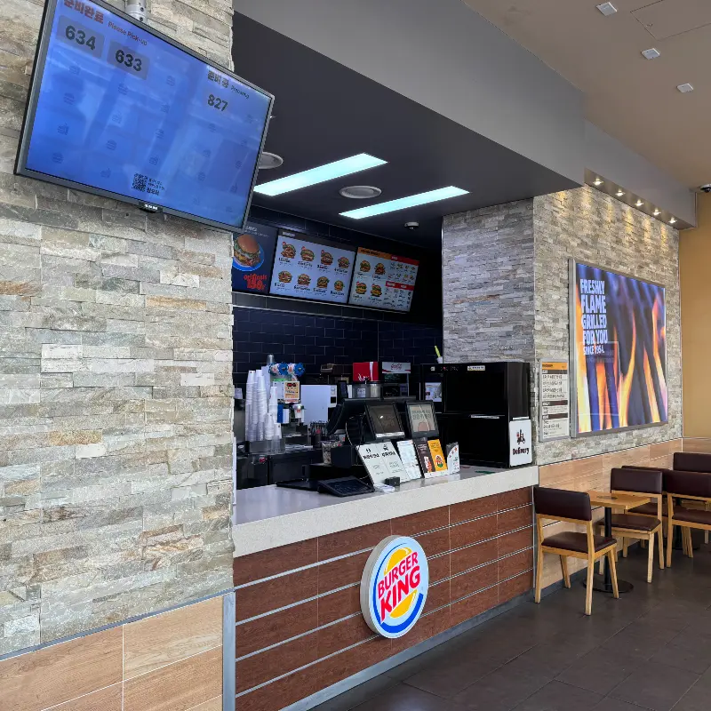 깔끔한 매장 내부