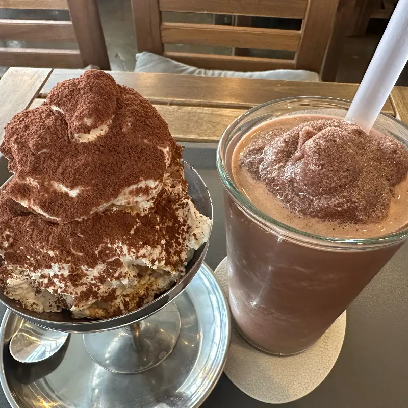 푸딩과 초코 음료