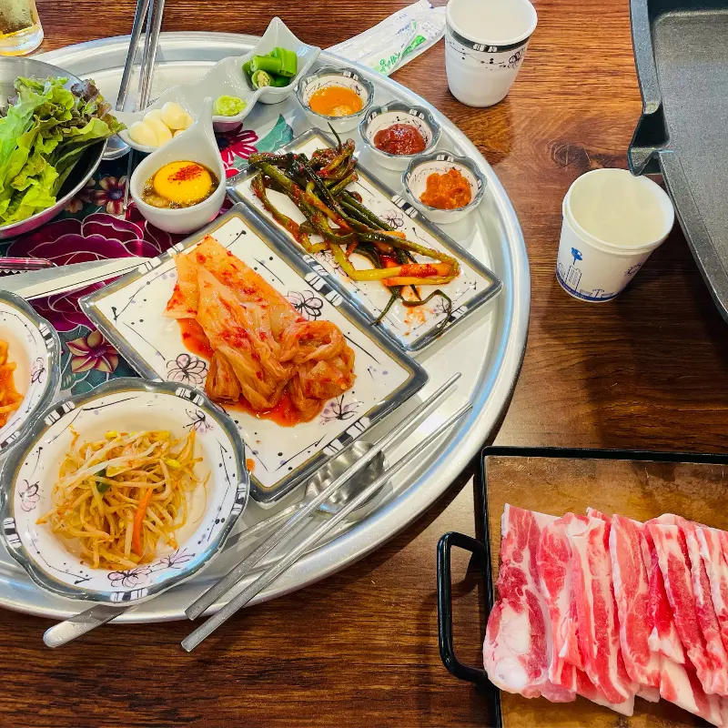 침샘을 자극하는 김치볶음밥