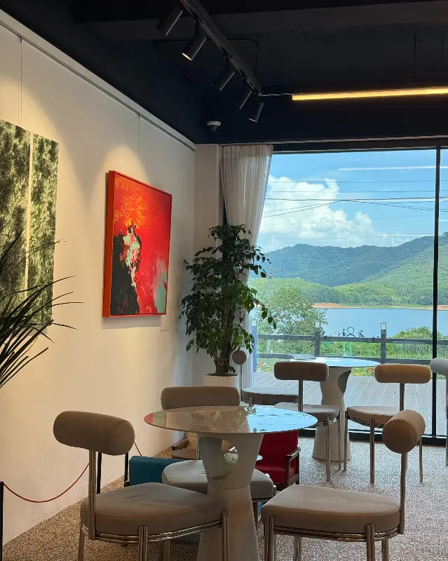 통창으로 보이는 대청호 뷰