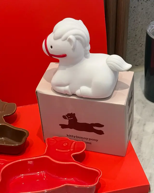 귀여운 소품들이 눈길을 사로잡는다.