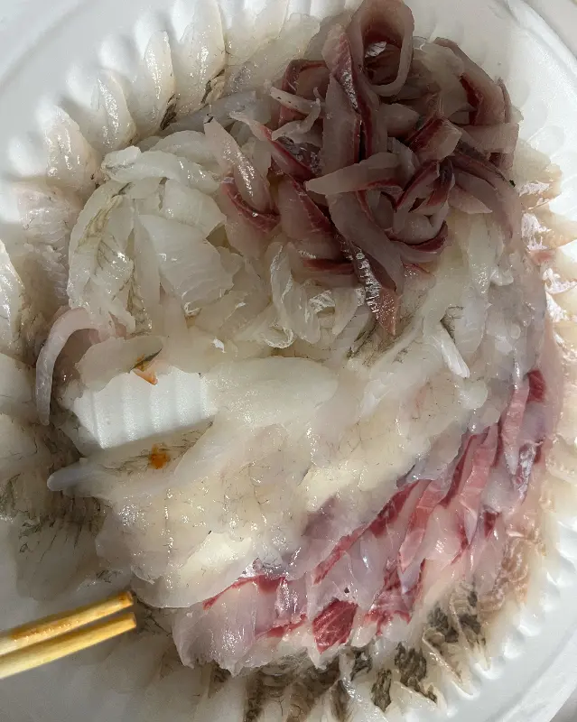 윤기가 흐르는 광어회