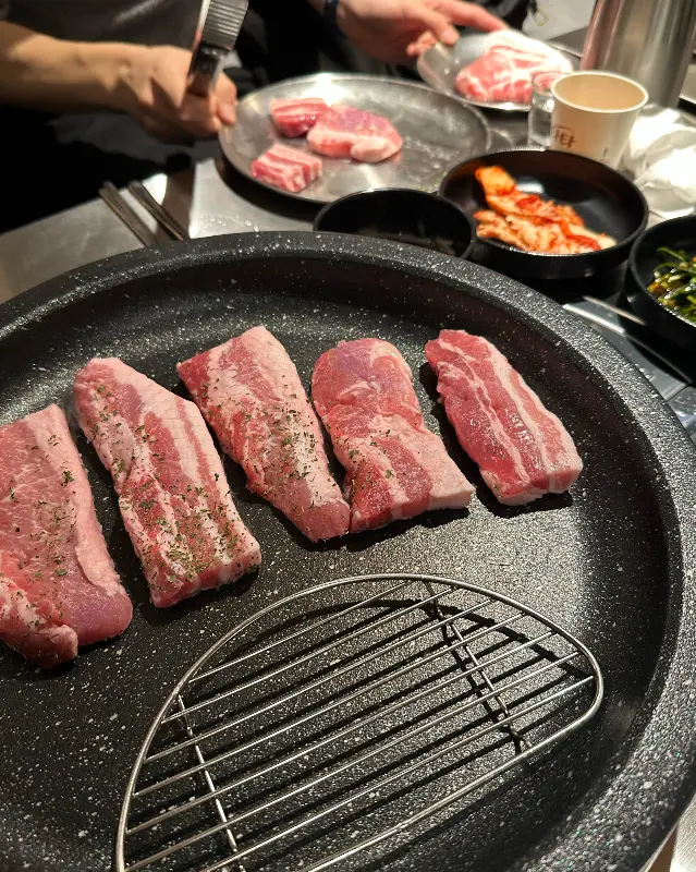 고기와 함께 구워먹는 다양한 채소들