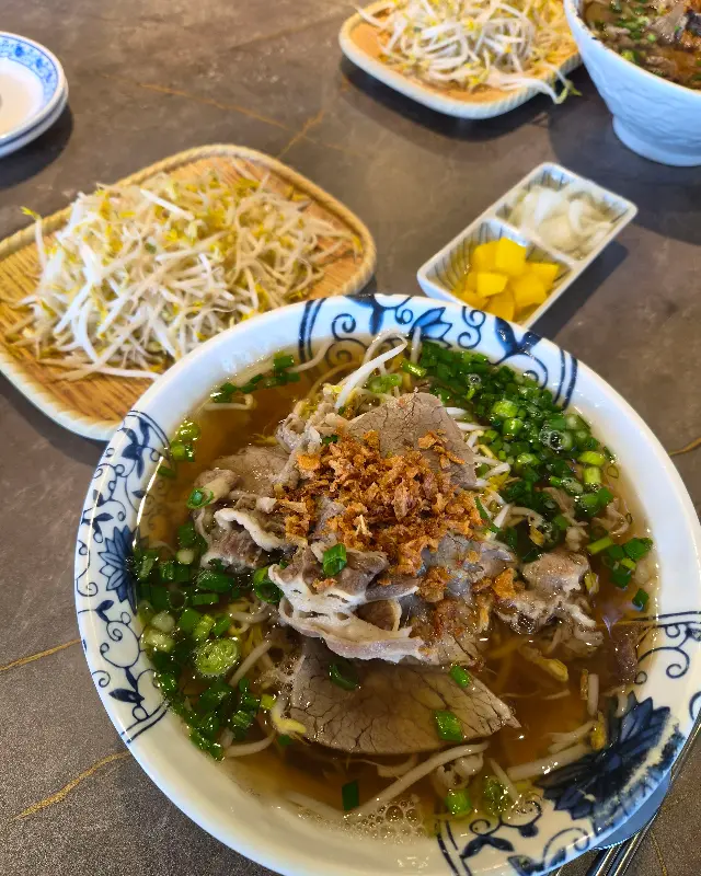 숯불돼지구이 쌀국수