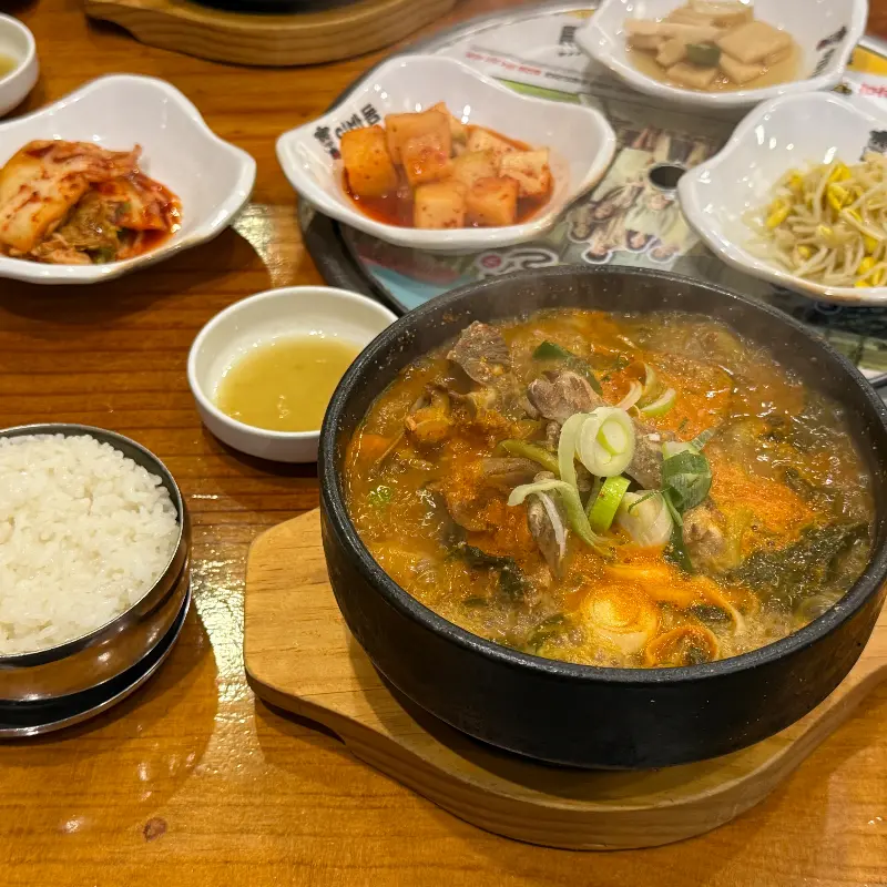 감자탕 한 상 차림