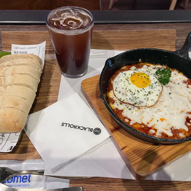 토마토 치아바타와 아이스 아메리카노