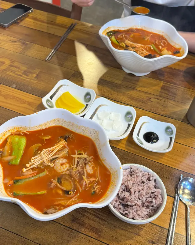 넓고 쾌적한 매장 내부