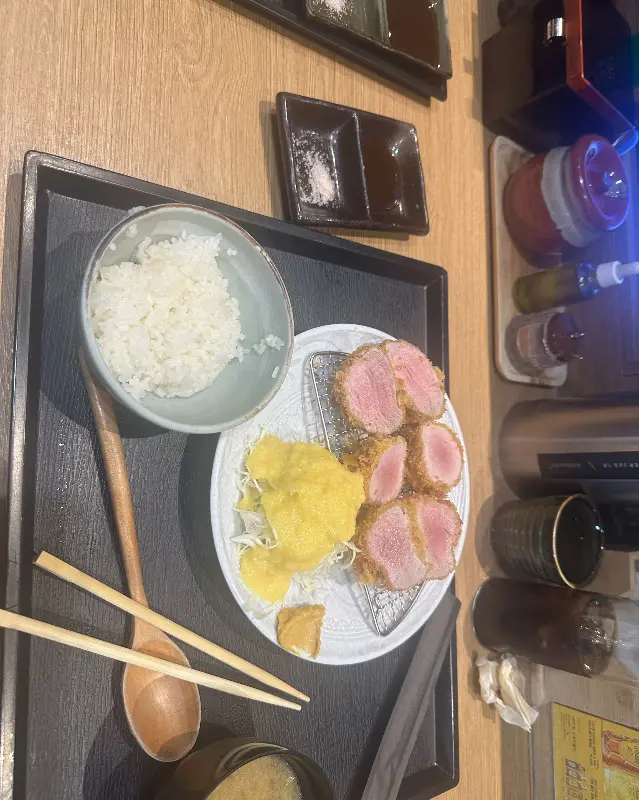 깔끔한 흑심의 테이블 세팅