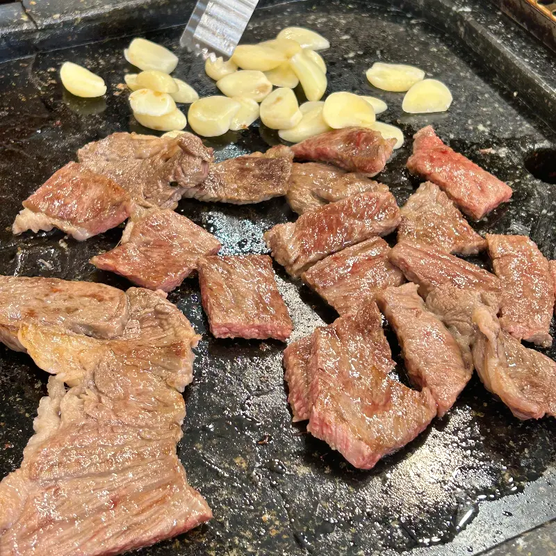 잘 구워진 고기