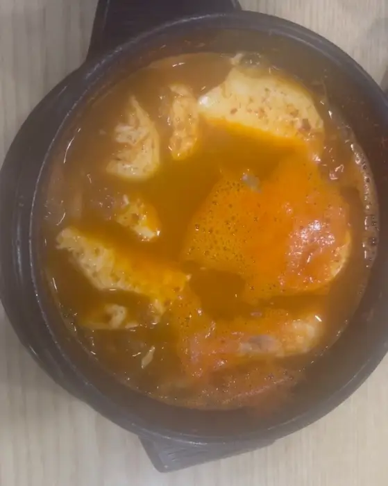 따끈한 순두부찌개