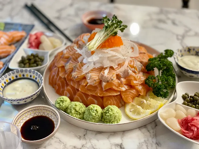 입안 가득 퍼지는 풍미, 연어는 사랑입니다.