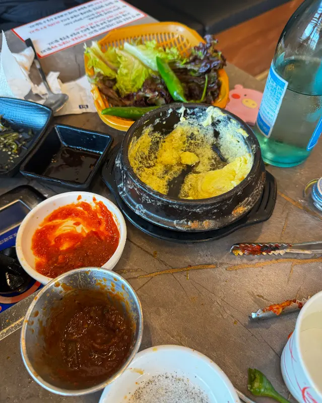 푸짐한 계란찜과 밑반찬